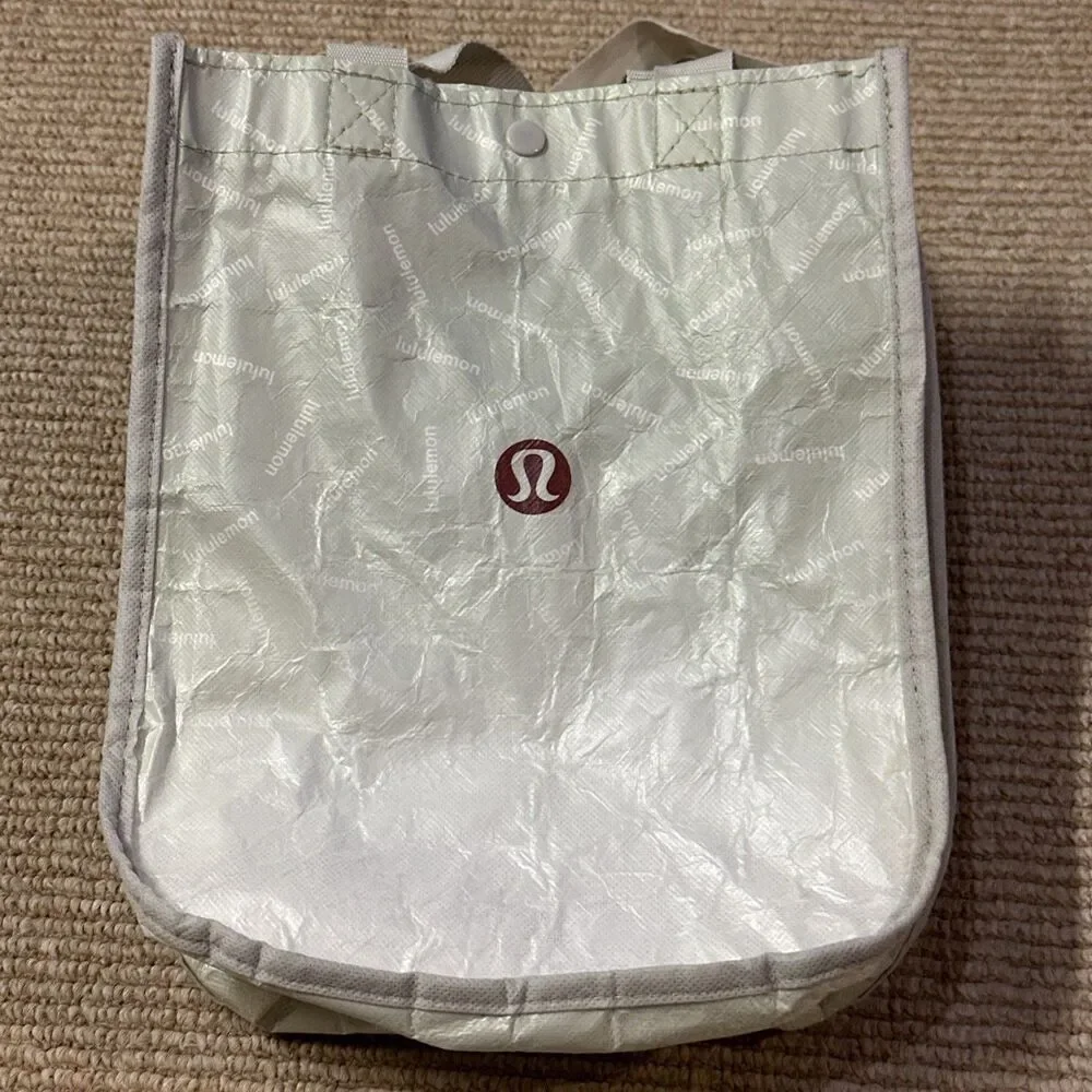 Lululemon small lunch Bag 100% Recycled Polypropylene 9